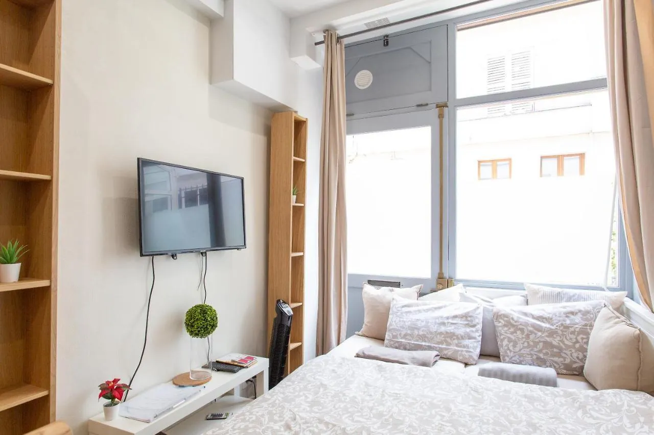 Charming Small Duplex - Heart Of Paris Hotel France