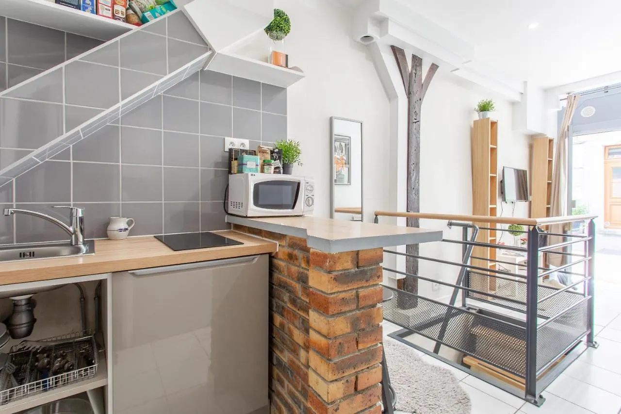 Charming Small Duplex - Heart Of Paris Hotel France