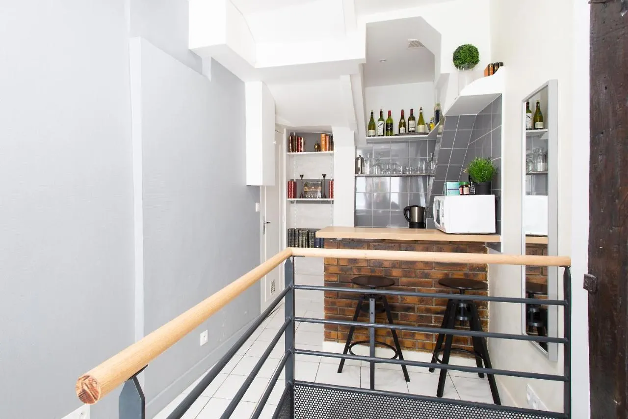 Charming Small Duplex - Heart Of Paris Hotel 0*,  France