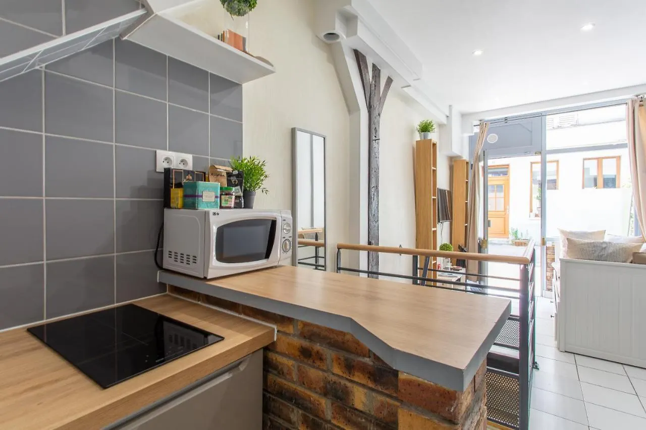 Charming Small Duplex - Heart Of Paris Hotel 0*,  France
