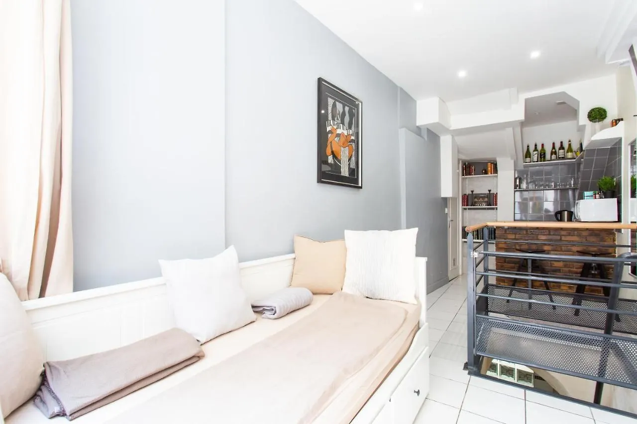 Charming Small Duplex - Heart Of Paris Hotel Apartment
